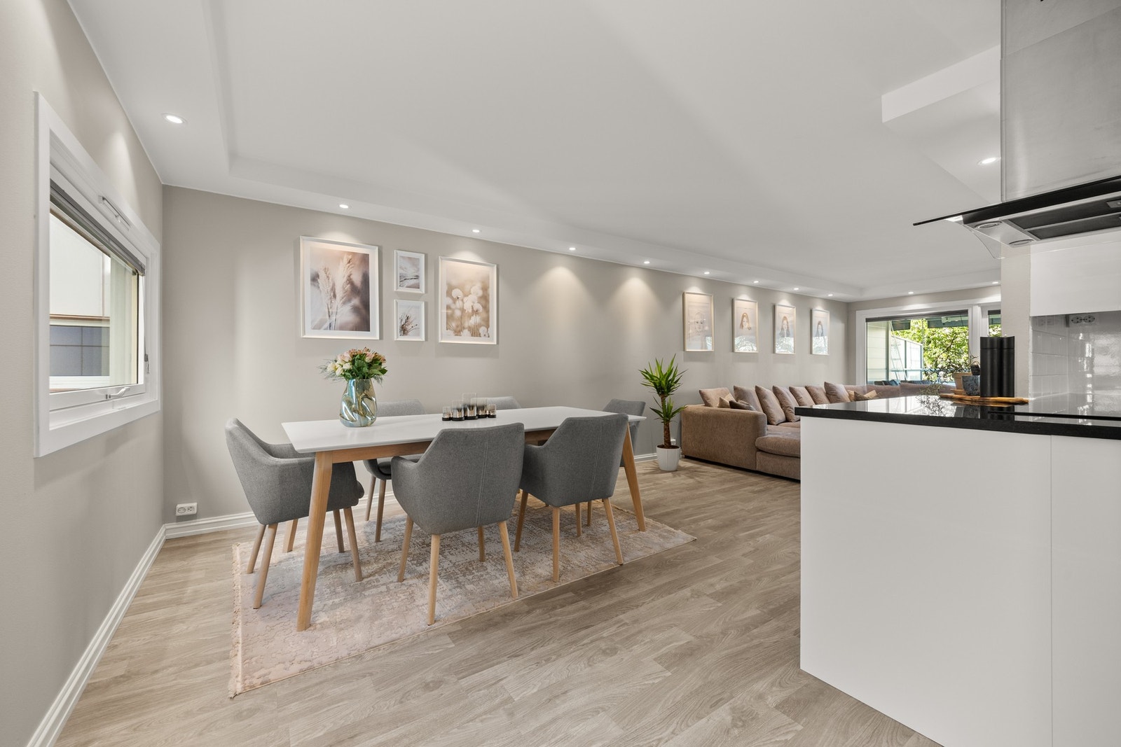 Videre kommer du direkte inn til kjøkkenet Galleribilde