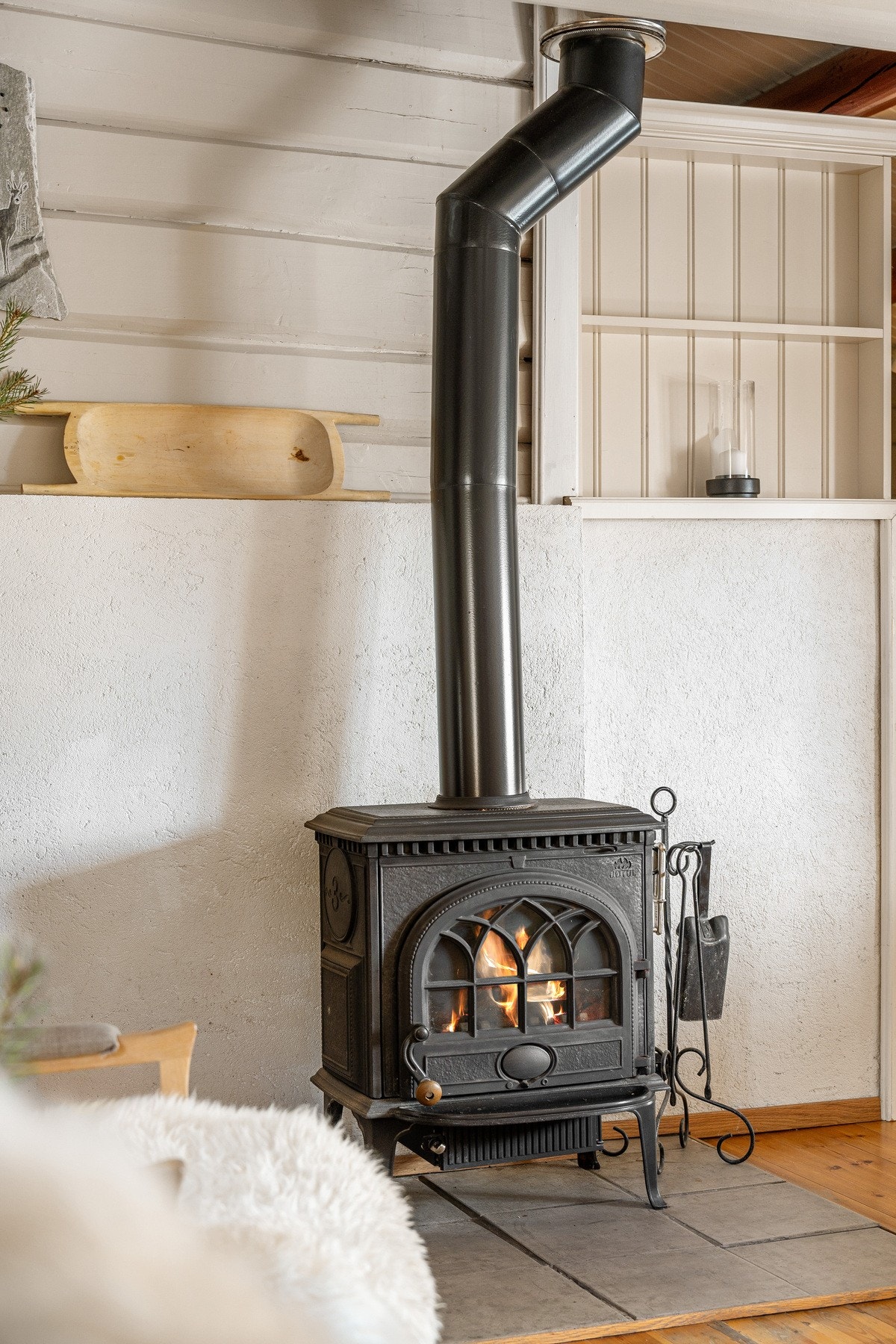 Vedovn og elektrisk er kildene til oppvarmning. Galleribilde