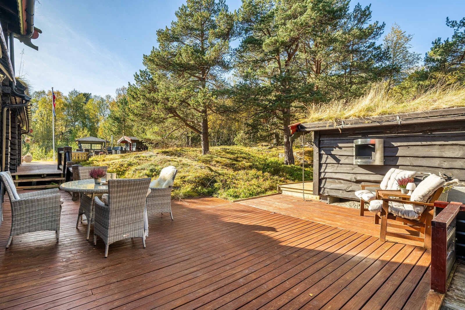 Platting på baksiden, her har man ettermiddagssol. Galleribilde