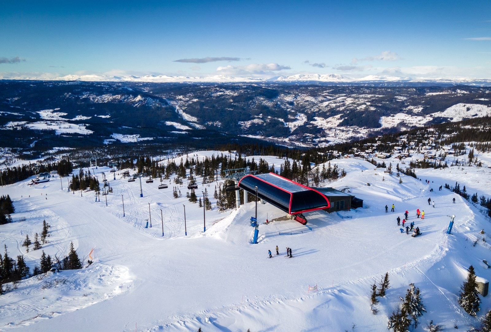 Nesfjellet Alpin sitt siste tilskudd er en 8 seters stolheis fra Leitner. Galleribilde