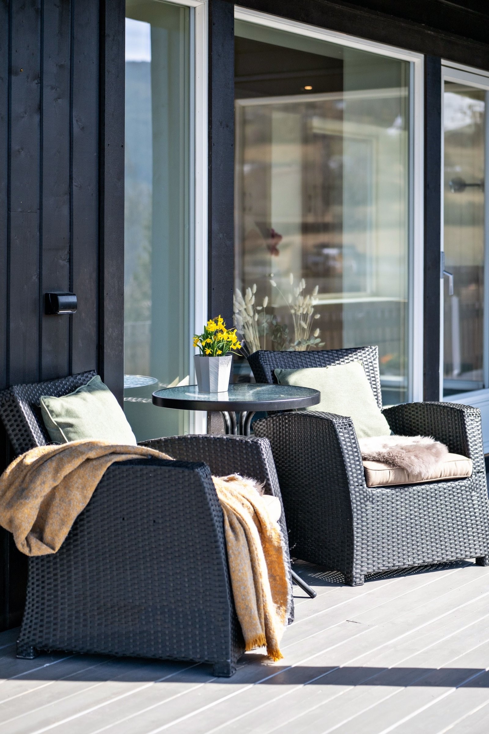 Solfylt uteplass Galleribilde