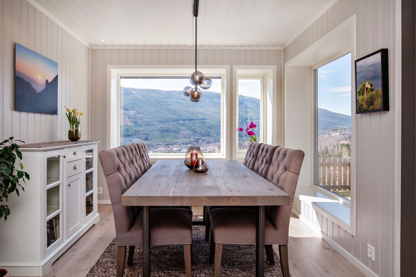 Spisestue med nydelig utsikt Galleribilde