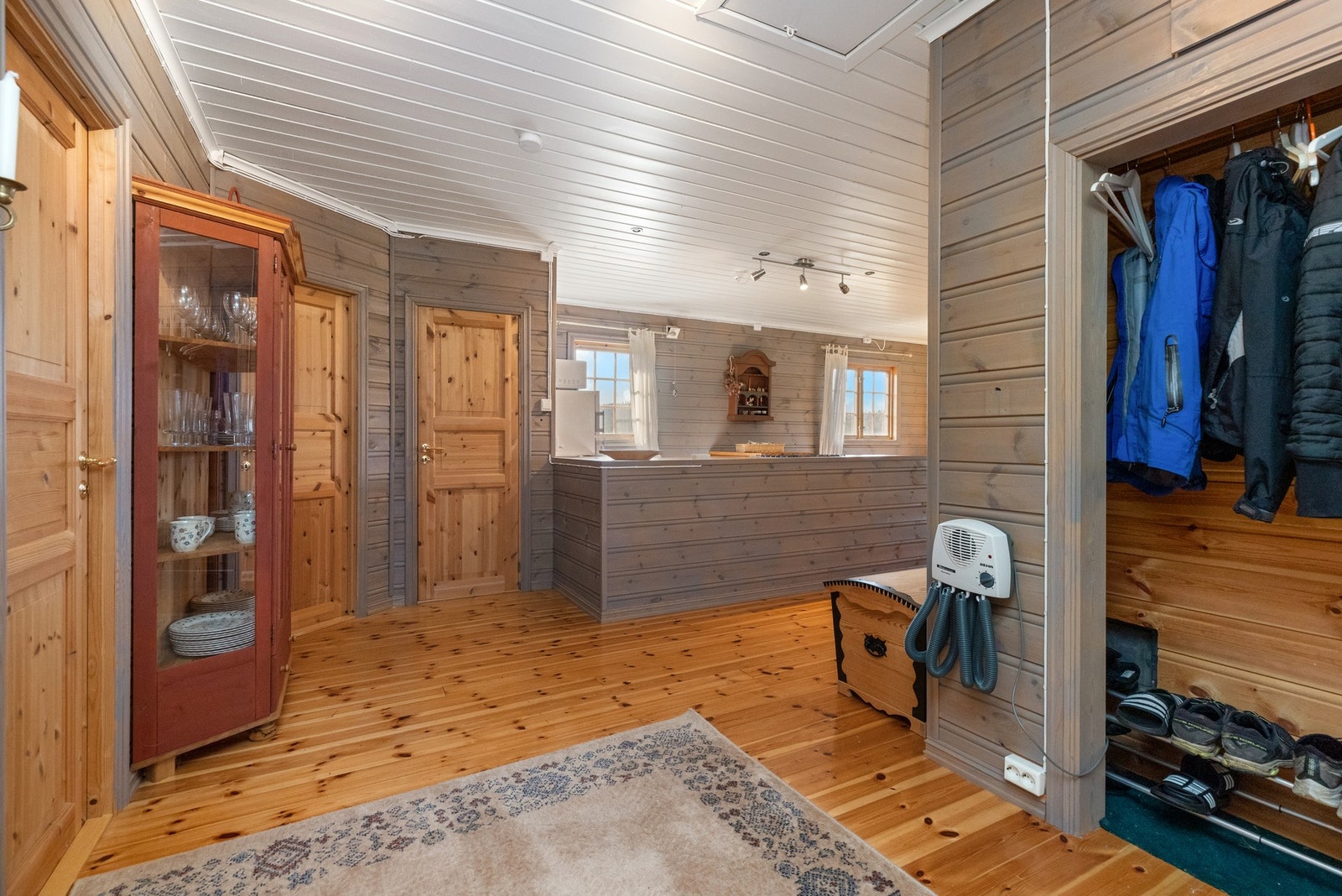 Luke i himling til loft Galleribilde