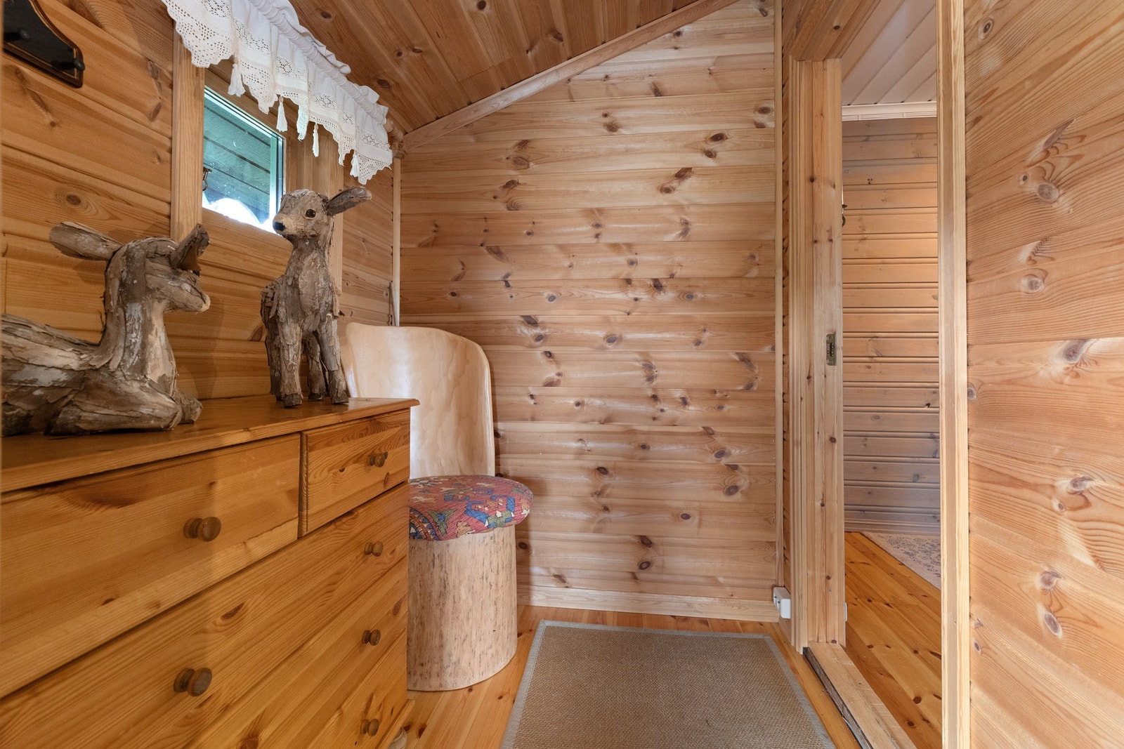 Entré med plass til kommode Galleribilde