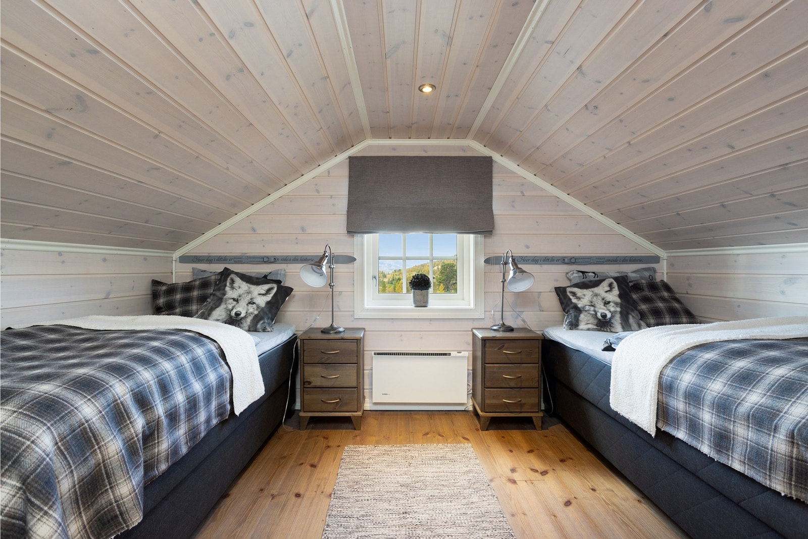 Soverom på loftetasjen (ikke godkjent da loftsetasjen ikke har målbart areal) Galleribilde