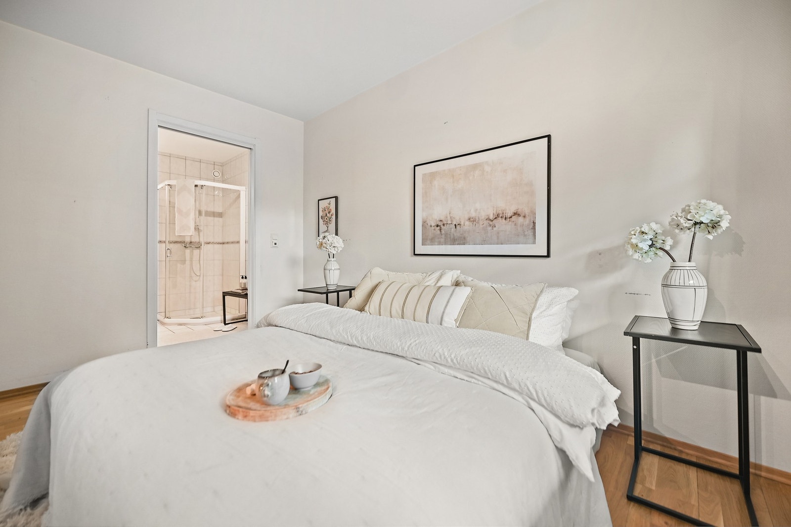 Hovedsoverommet har tilgang til eget bad. Galleribilde