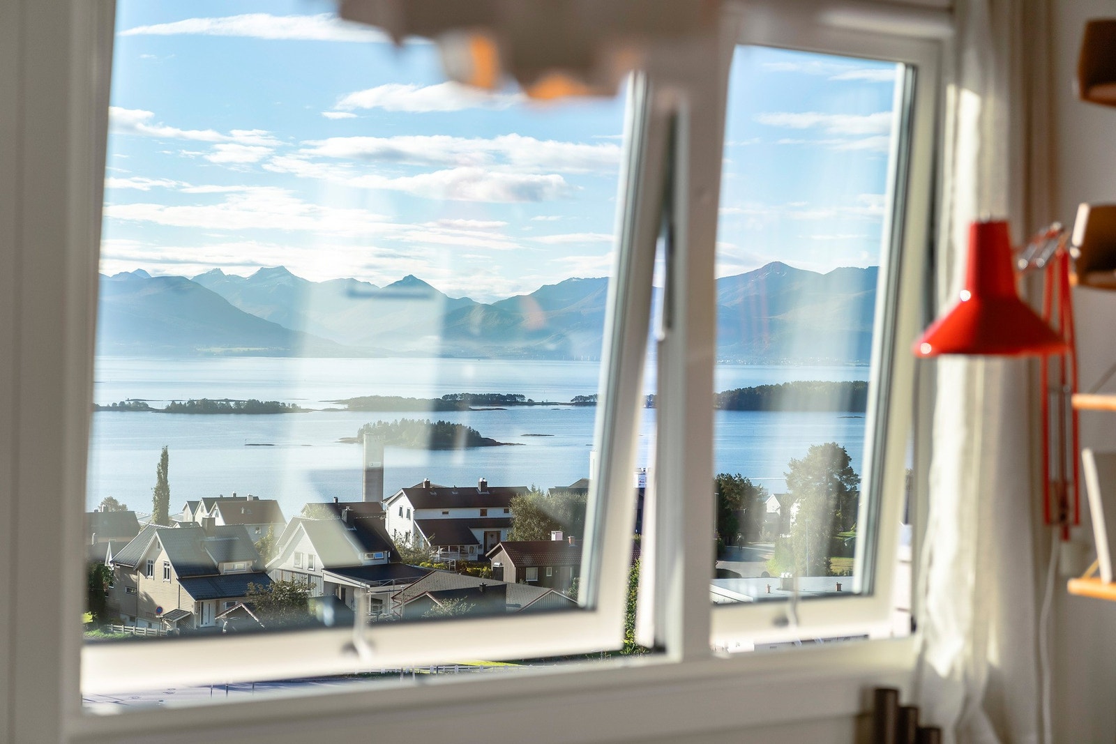 Denne utsikten kan man våkne til fra hovedsoverommet. Galleribilde