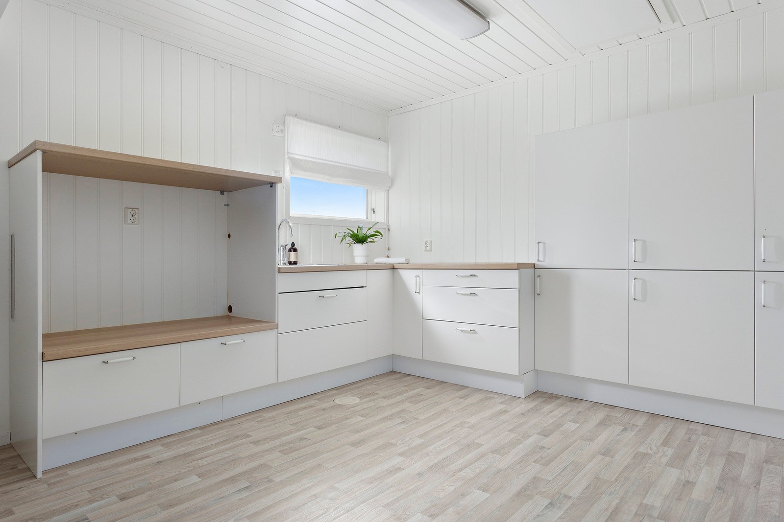 Teknisk rom/vaskerom med egen inngang på hele 15 kvm Galleribilde