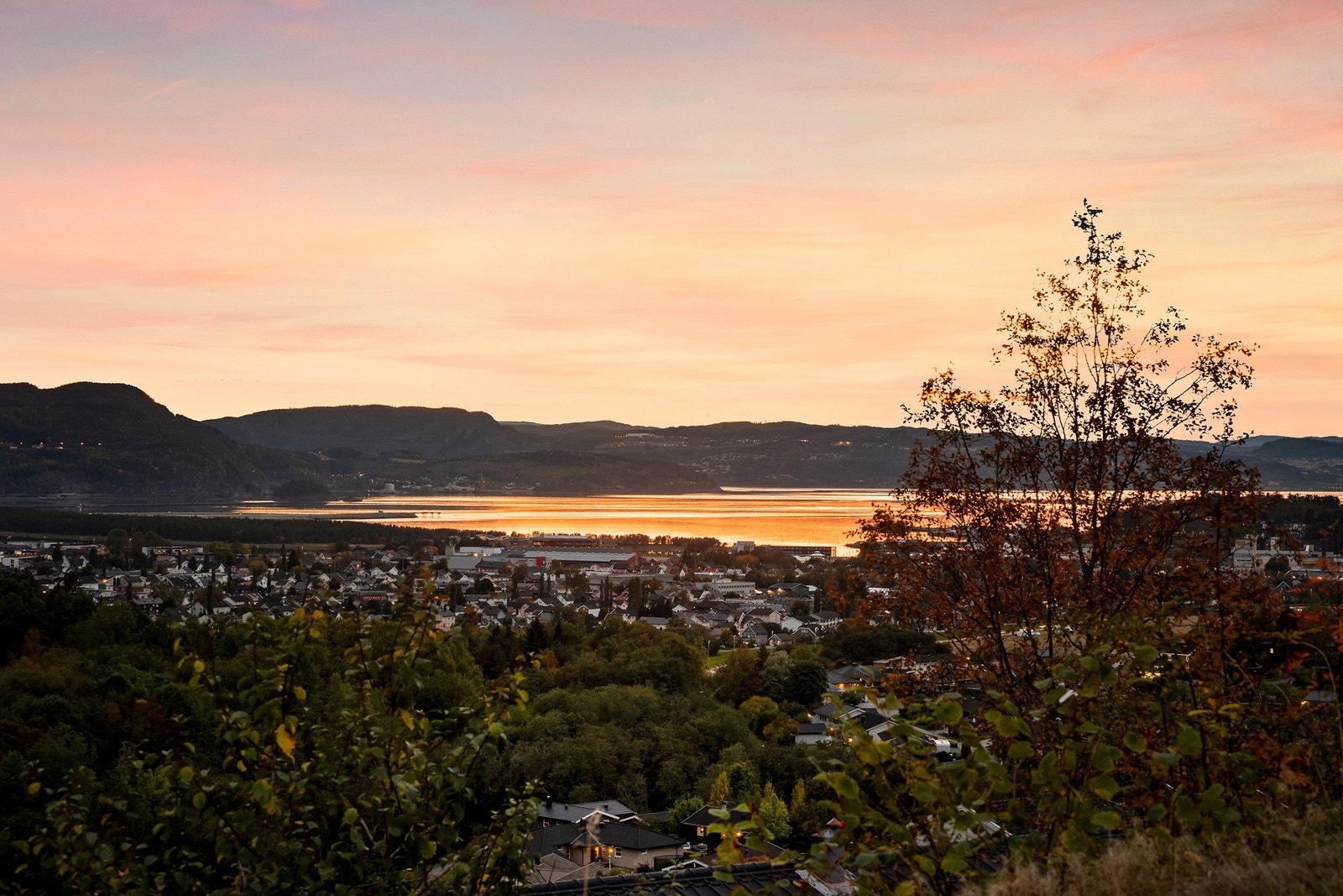 Ettertraktet beliggenhet og nydelig utsikt Galleribilde