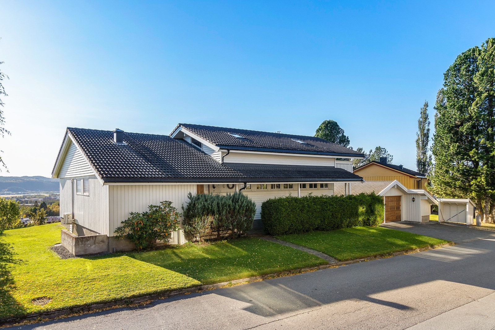 Pen og romslig tomt på 850 kvm Galleribilde