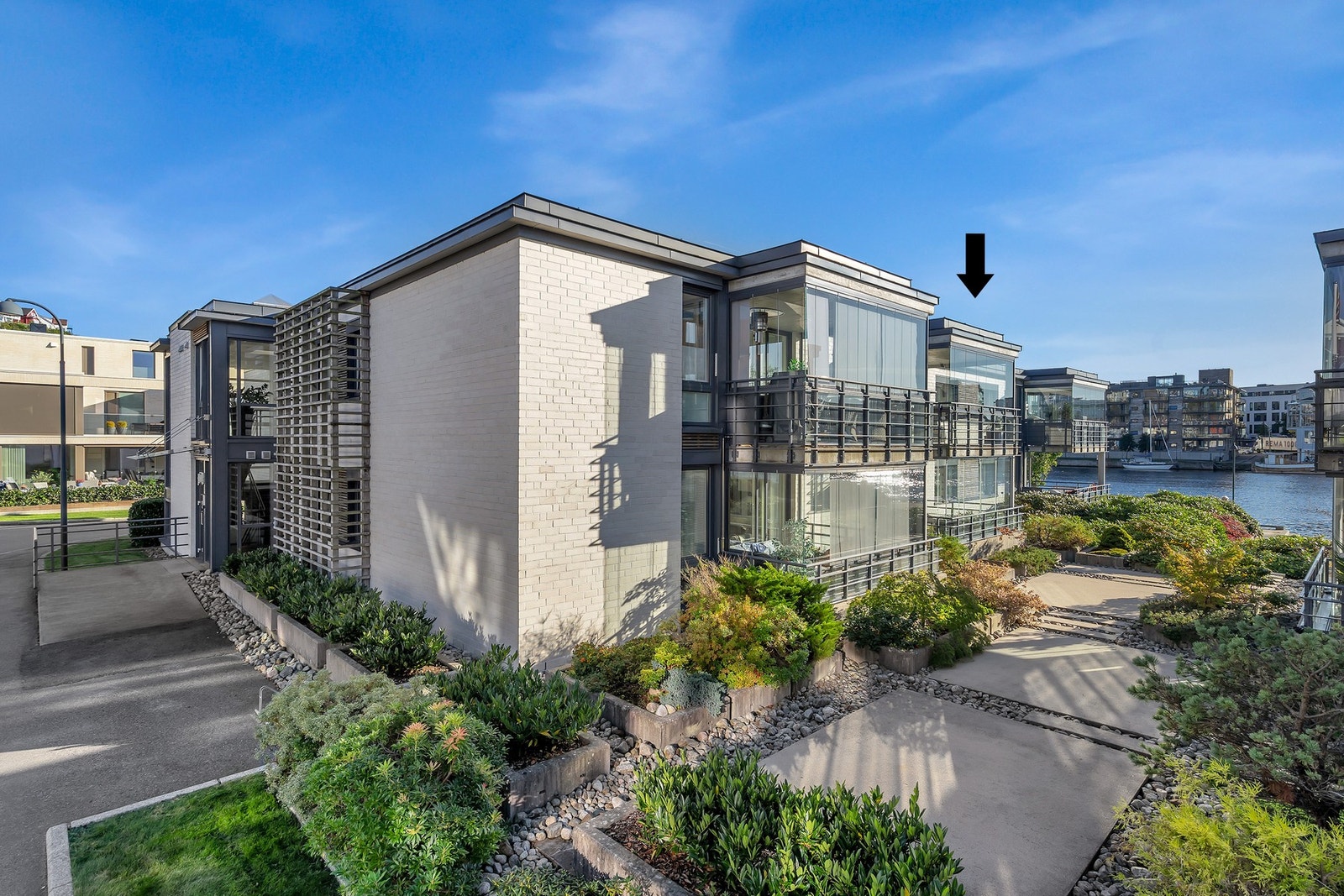 - Rolig nabolag med hyggelige naboer og veldrevet sameie | Fellesområdene er flott opparbeidet - Galleribilde