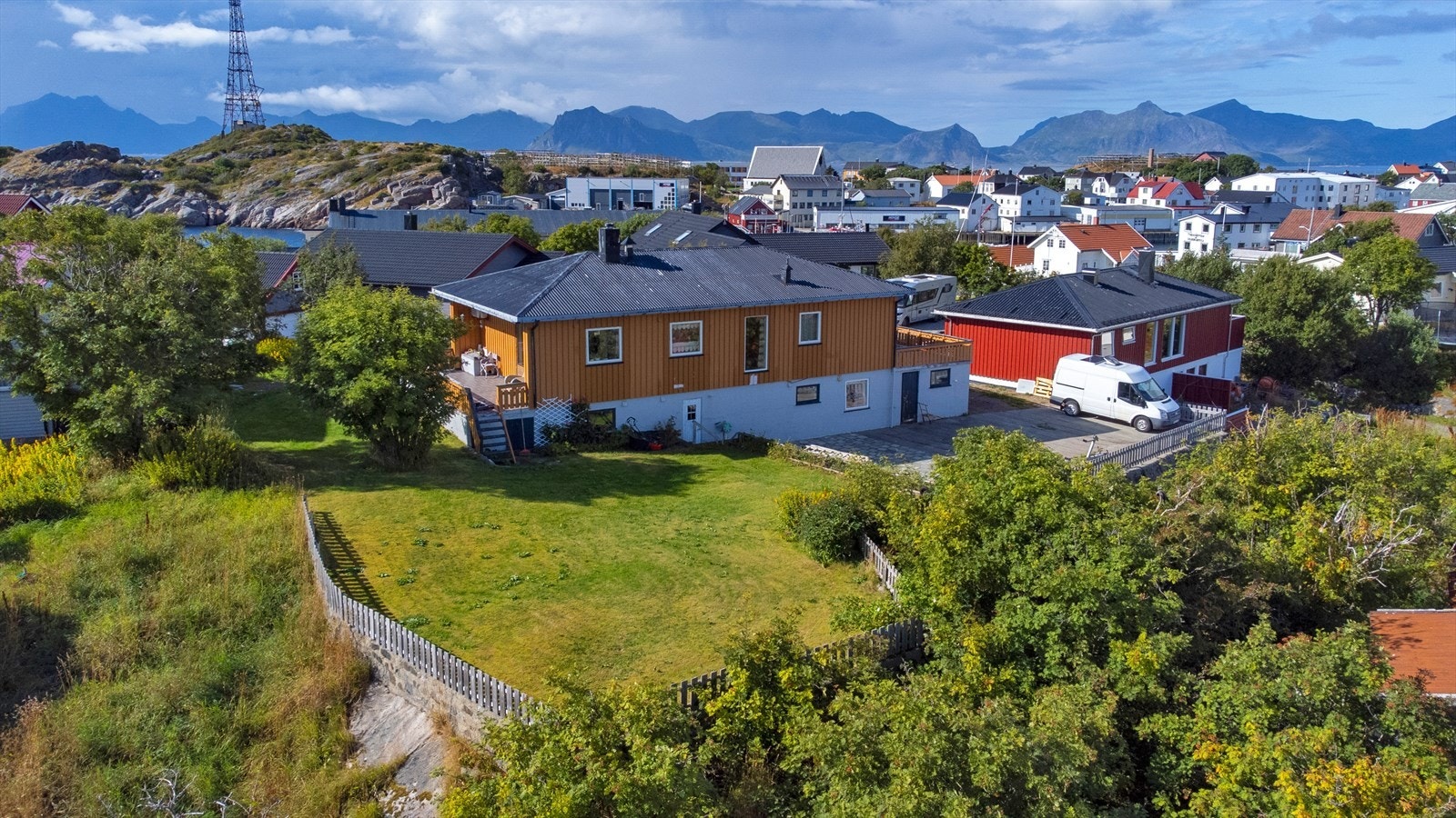 Suverent uteområde som er meget pent opparbeidet Galleribilde