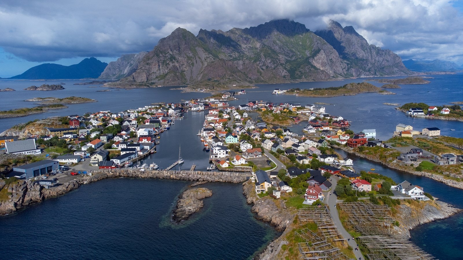 Idylliske Henningsvær Galleribilde