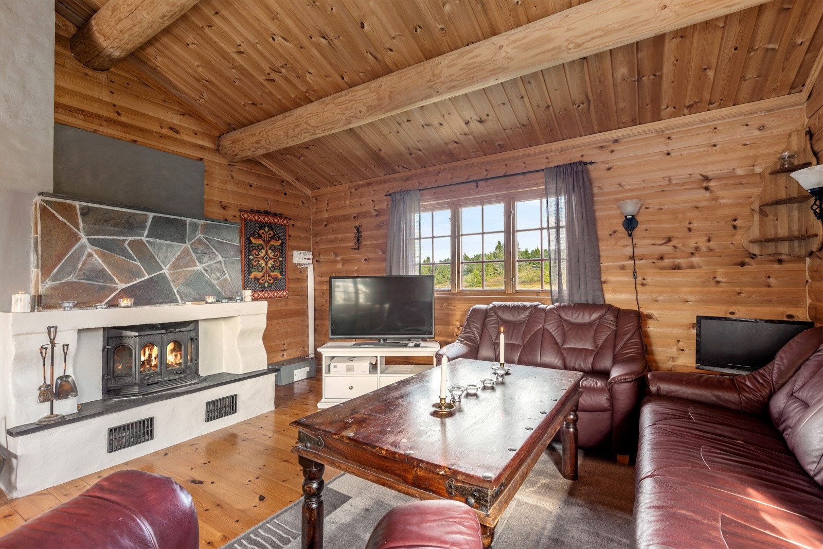 Flott peis i stuen som er delvis skifterlagt. Galleribilde