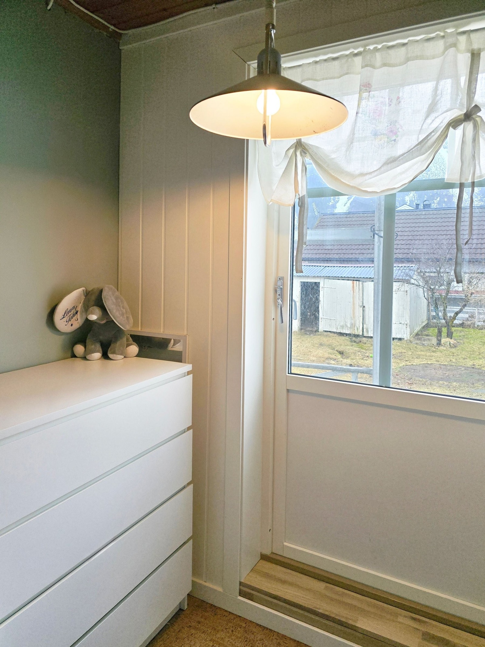 Kjøkken med utgng til hage Galleribilde