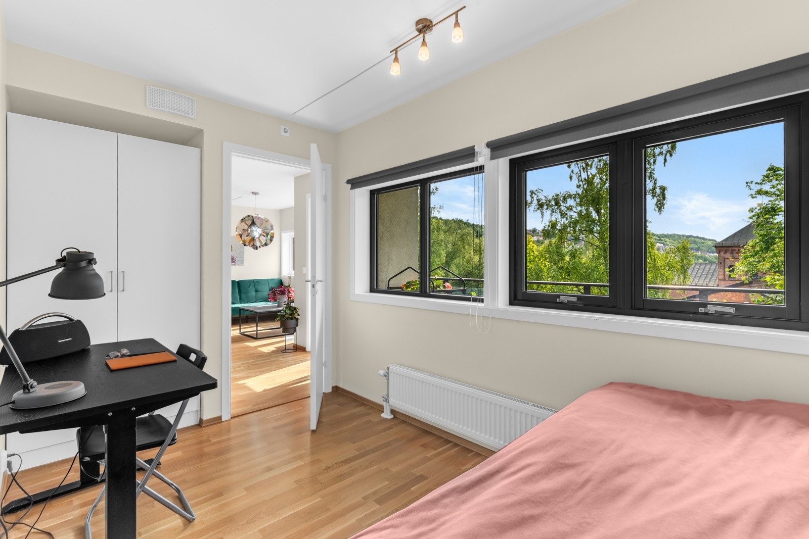 Med to soverom egner det ene seg ypperlig for gjesteværelse, barnerom eller hjemmekontor. Galleribilde