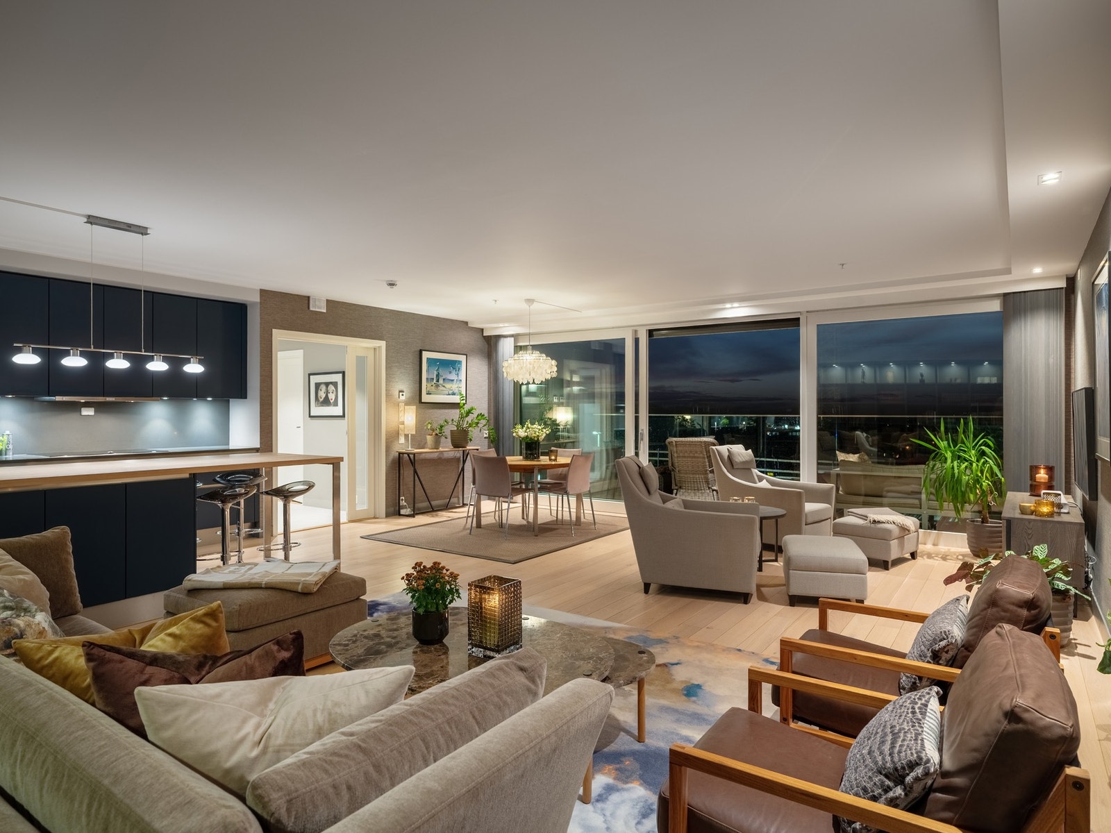 Lekker og romslig endeleilighet fra 2017 i prisbelønte Sæter Terrasse. Leiligheten ligger lyst og luftig i 3.etasje Galleribilde