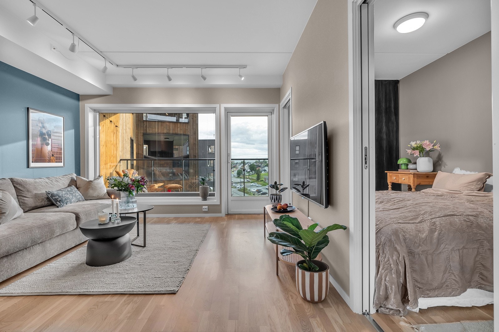 Dagligstua er lys og innbydende Galleribilde