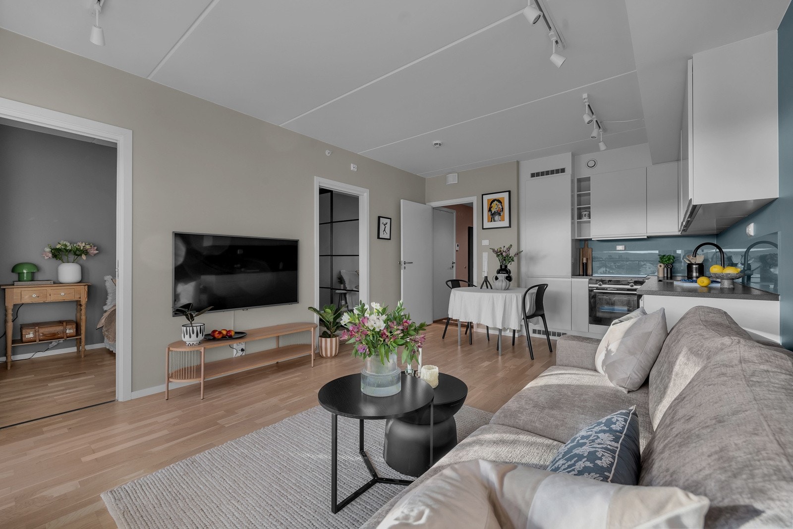 Tilbake i stua trekkes du nok en gang mot gangen som igjen leder deg til badet Galleribilde