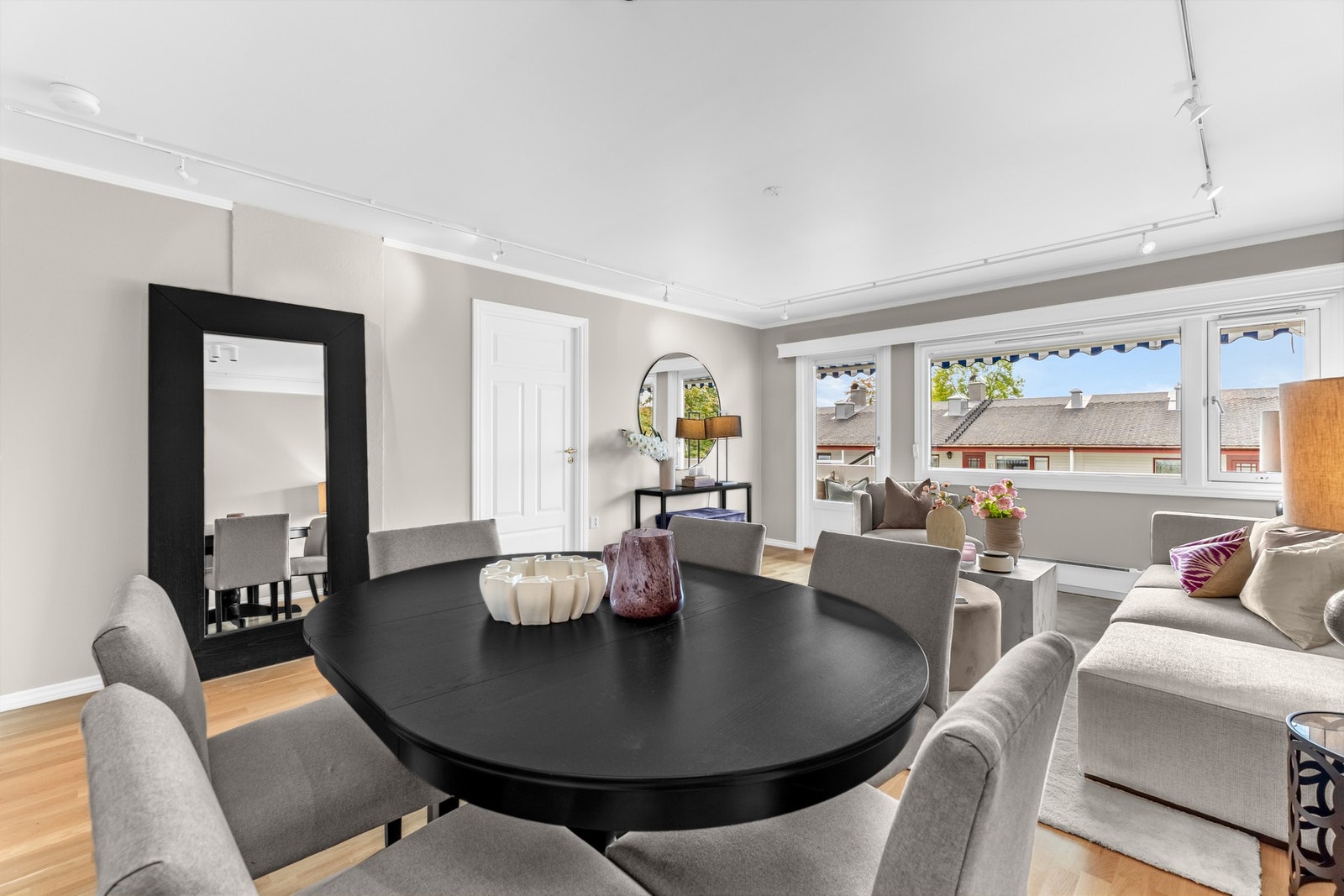 God plass til spisebord i stuen Galleribilde