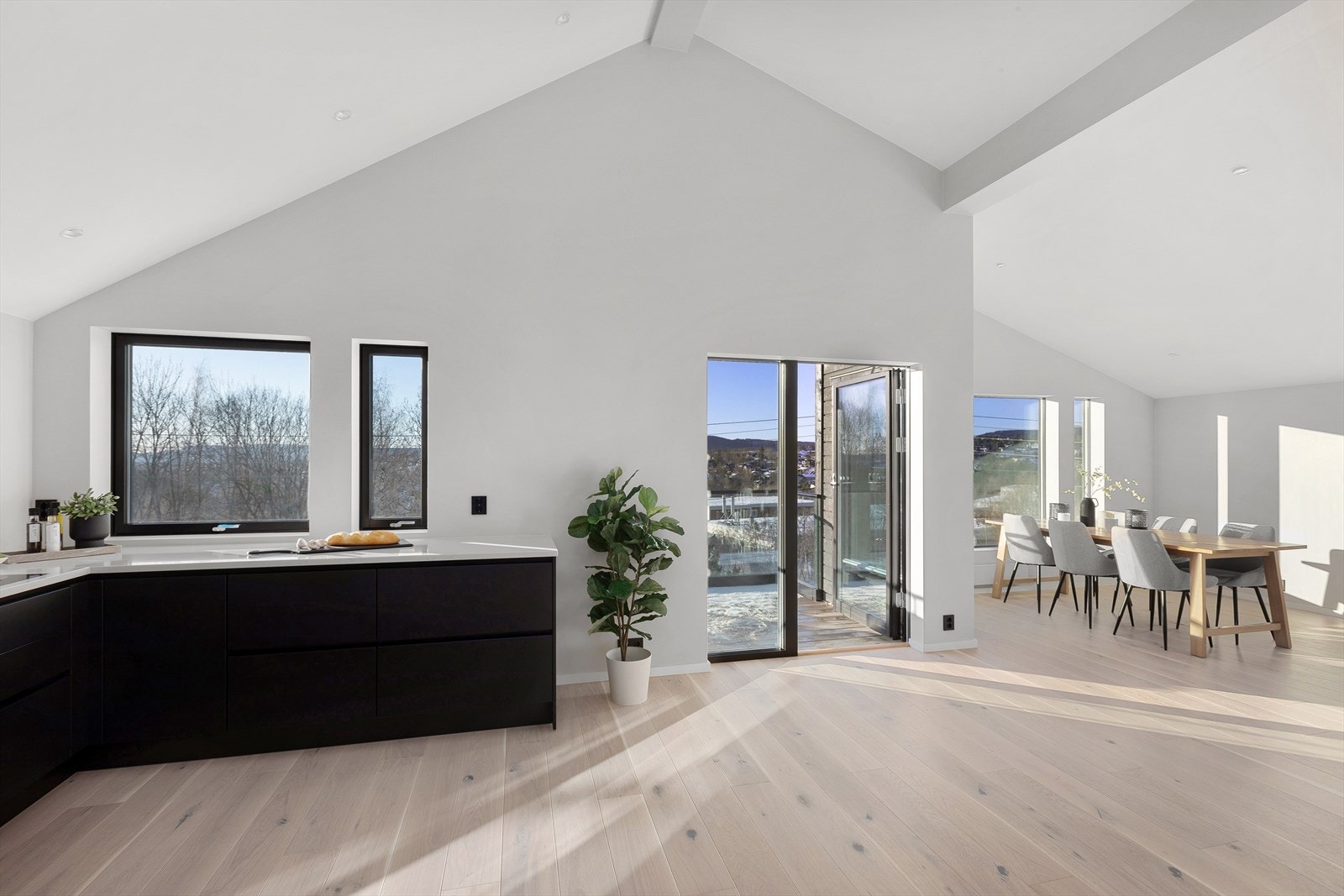 Balansert ventilasjonsanlegg med varmegjenvinning sørger for frisk luft og godt inneklima. Galleribilde