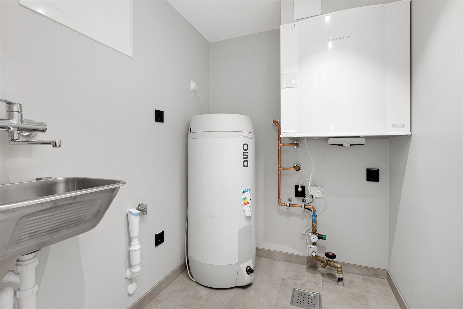 Praktisk vaskerom i boligens underetasje. Galleribilde