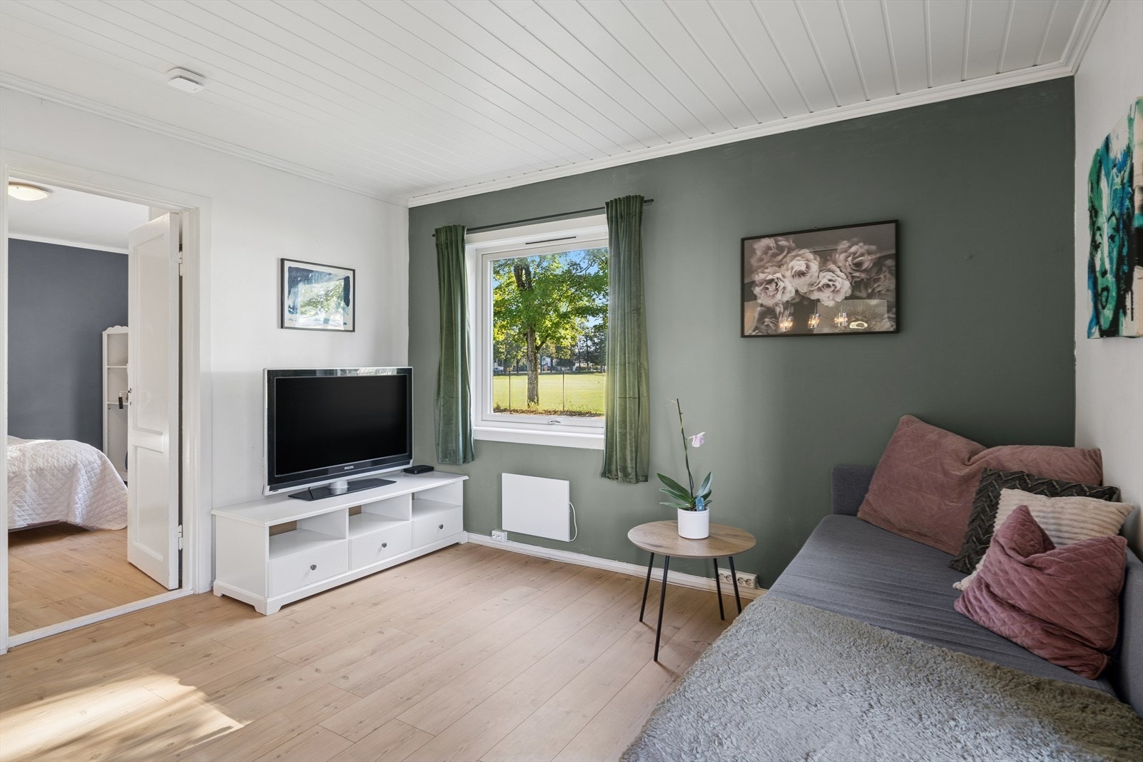 I stuen har du også plass til å innrede en koselig TV-krok, som er enkel å møblere etter behov. Galleribilde