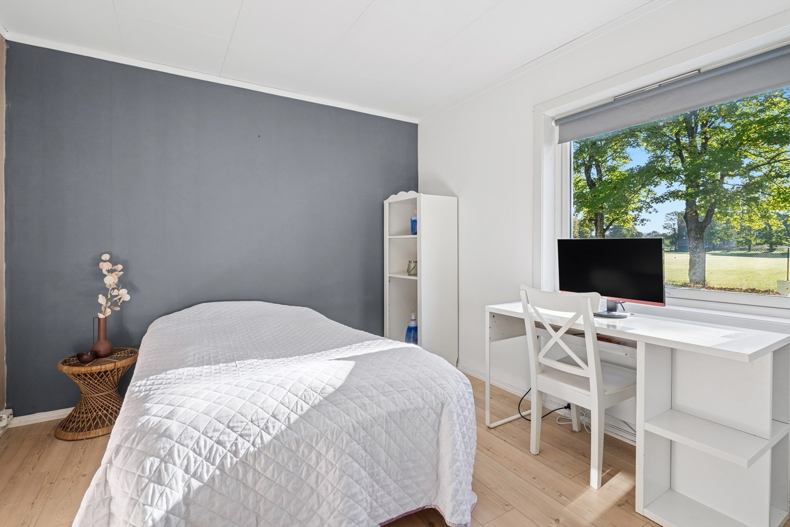 Soverommet er av god størrelse og har god plass til dobbeltseng og diverse møblement. Galleribilde