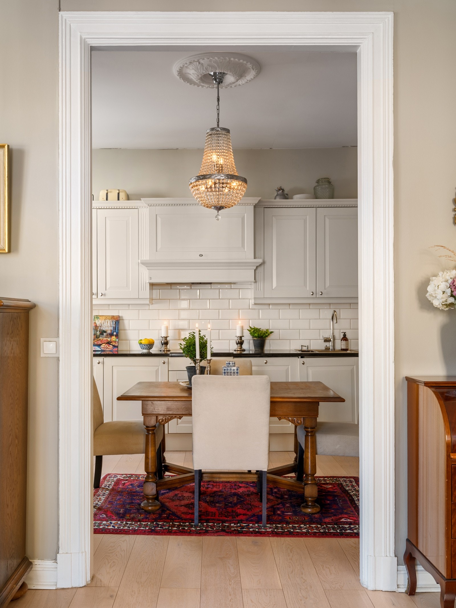 Fra stuen inn mot kjøkkenet Galleribilde