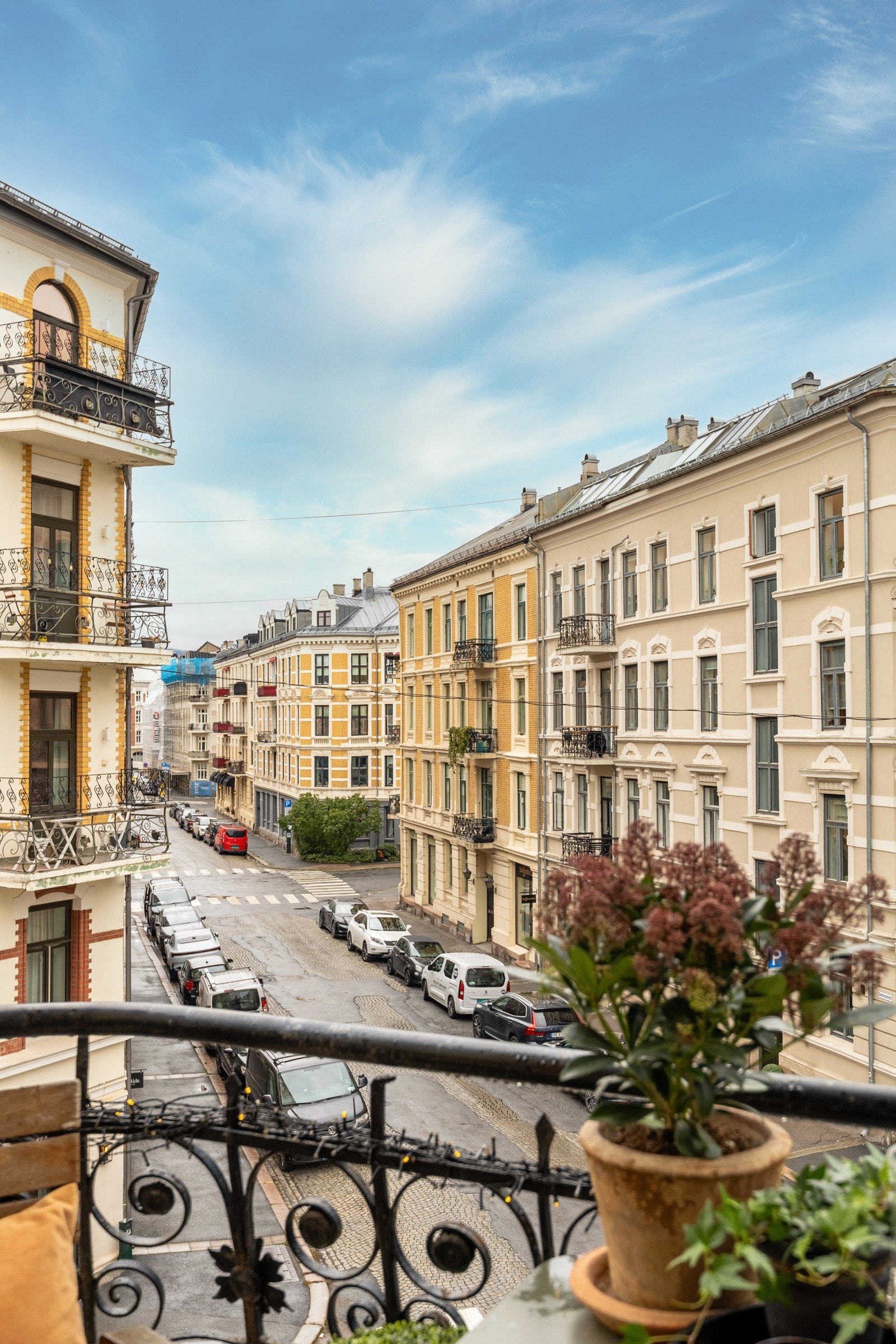 Fra stuen er det utgang til en balkong solrik balkong Galleribilde