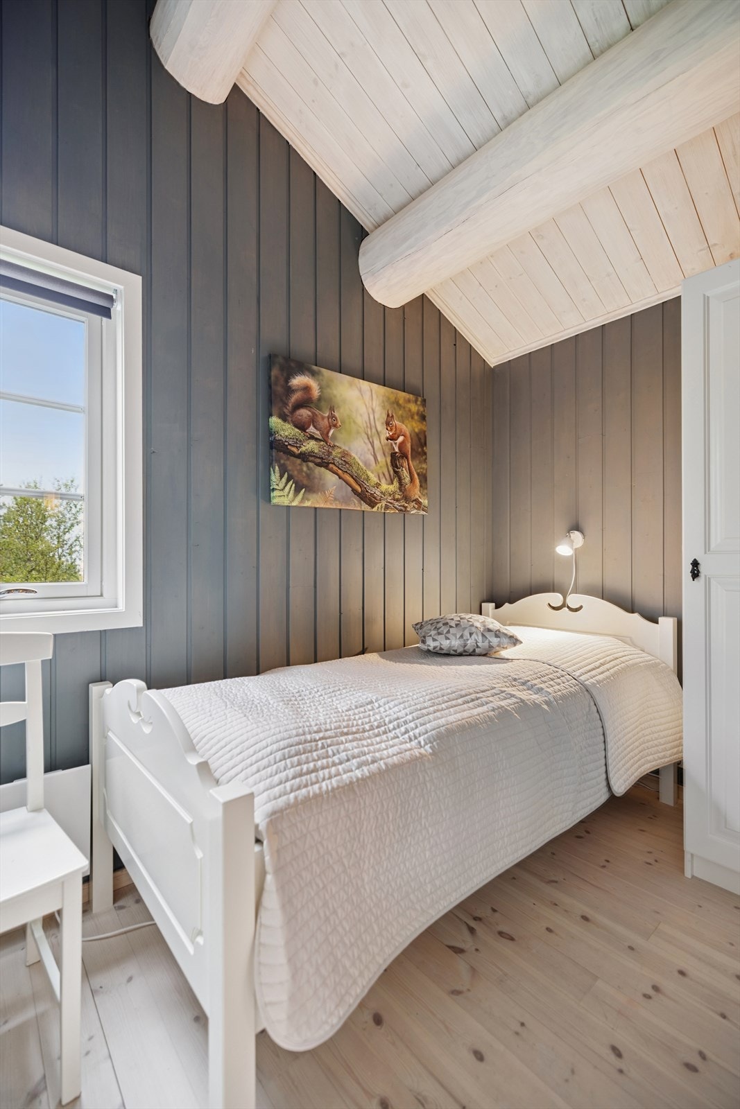 Det andre soverommet passer godt som barnerom eller gjesterom. Galleribilde