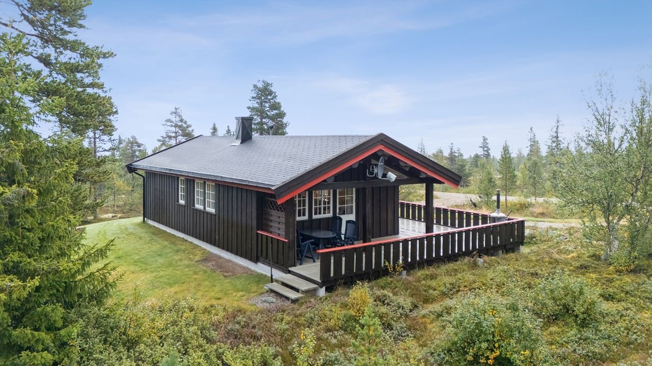 Den store terrassen på 40 m² er vendt mot syd og vest, og har en praktisk, overbygget del. Galleribilde