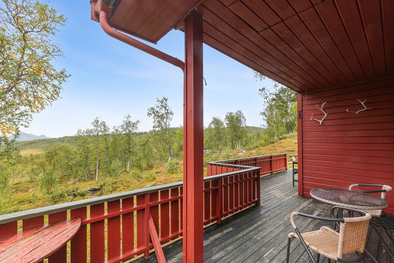 Romslig terrasse på ca. 46 m² med gode sol -og utsiktsforhold. Galleribilde