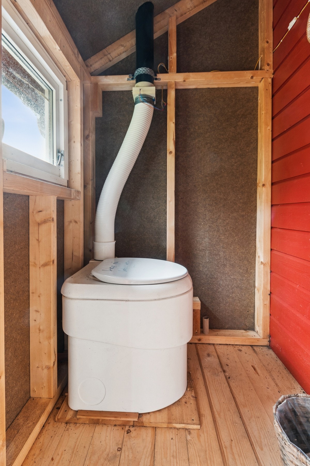 I uteboden er det etablert surre-wc med avslutning. Galleribilde