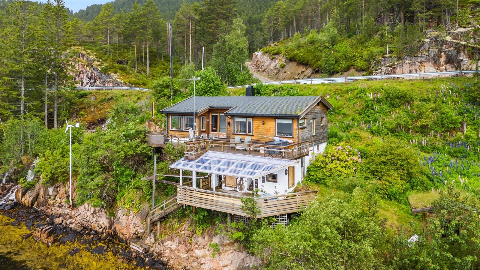 Velkommen til Åstfjordsveien 746 - En fritidsbolig med sjeldent idyllisk beliggenhet helt nede ved sjøkanten. Galleribilde