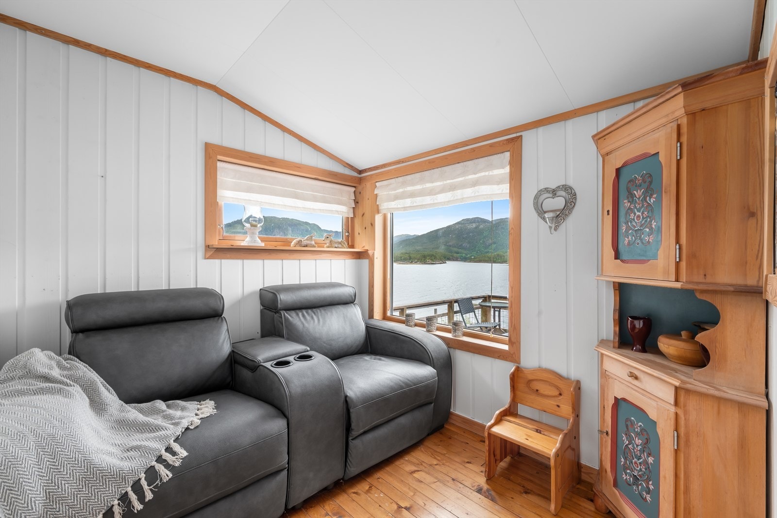 Her er det mulig å innrede en hyggelig sittekrok, godt egnet for å nyte en god bok med utsikt mot sjøen. Galleribilde