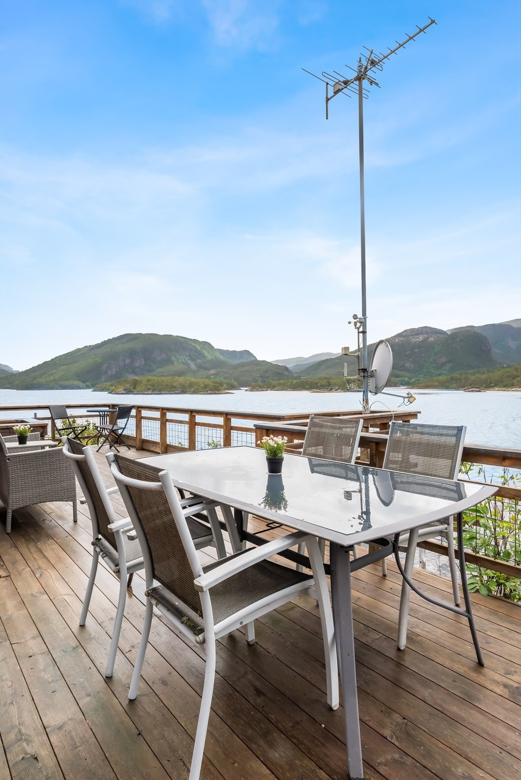 Verandaen er på 63 kvadratmeter og har god plass til utemøbler etter eget ønske. Galleribilde