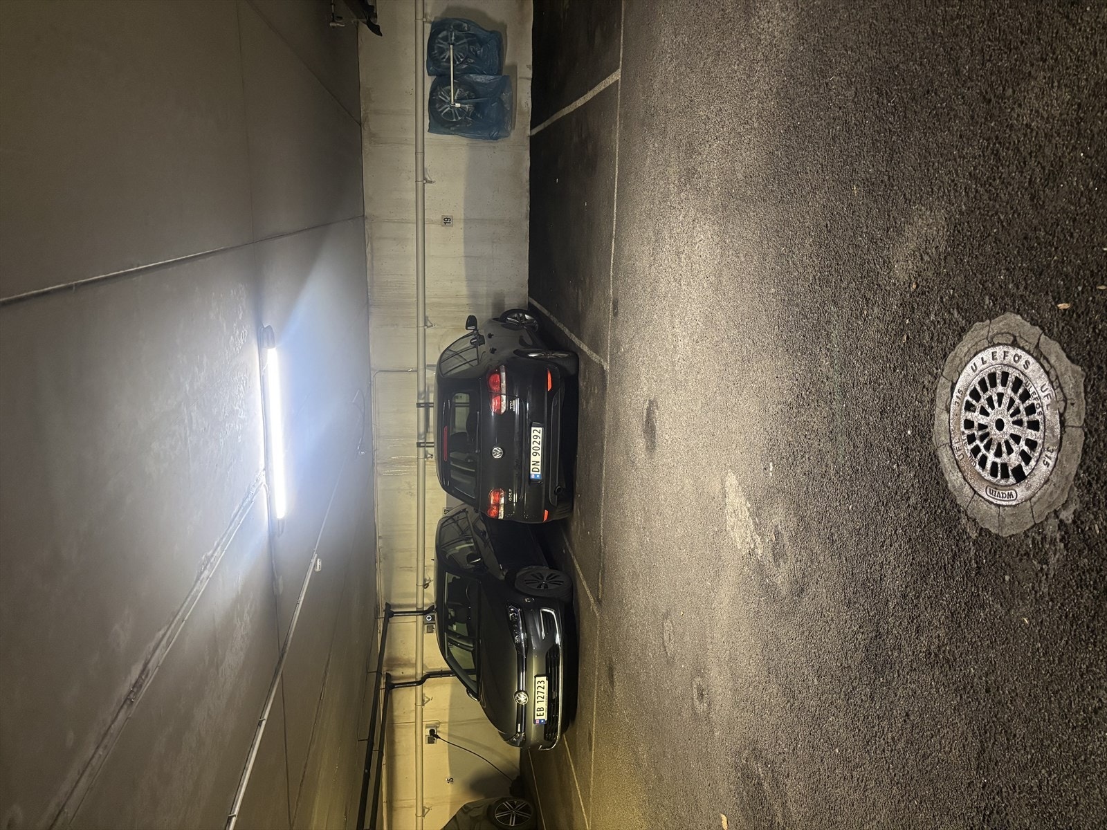 Parkering med el-lader Galleribilde