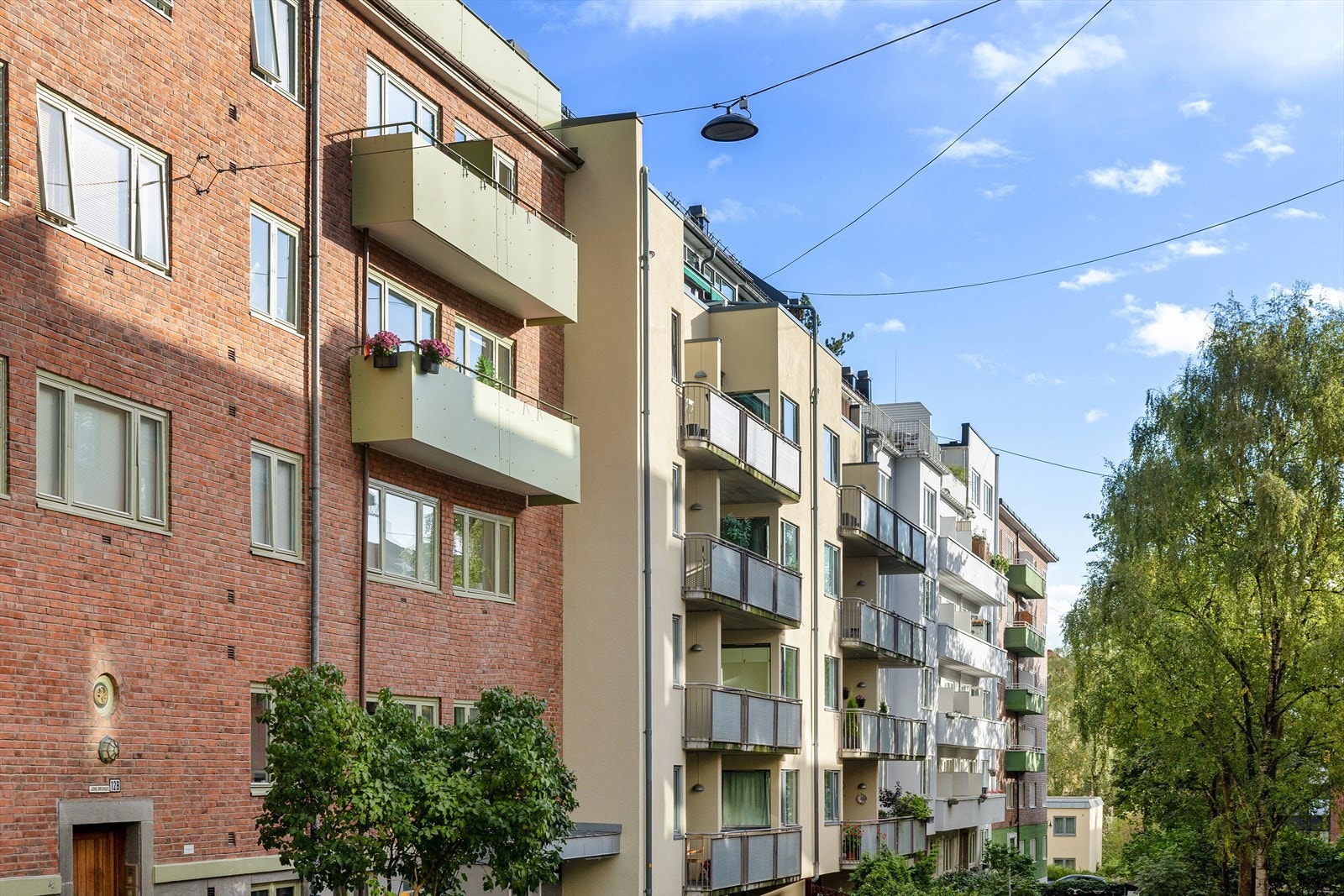 Sameiet består av 29 boligseksjoner. Her er det gangavstand til både treningssenter, matvarebutikk, restauranter, apotek, kollektivtrafikk m.m. Galleribilde