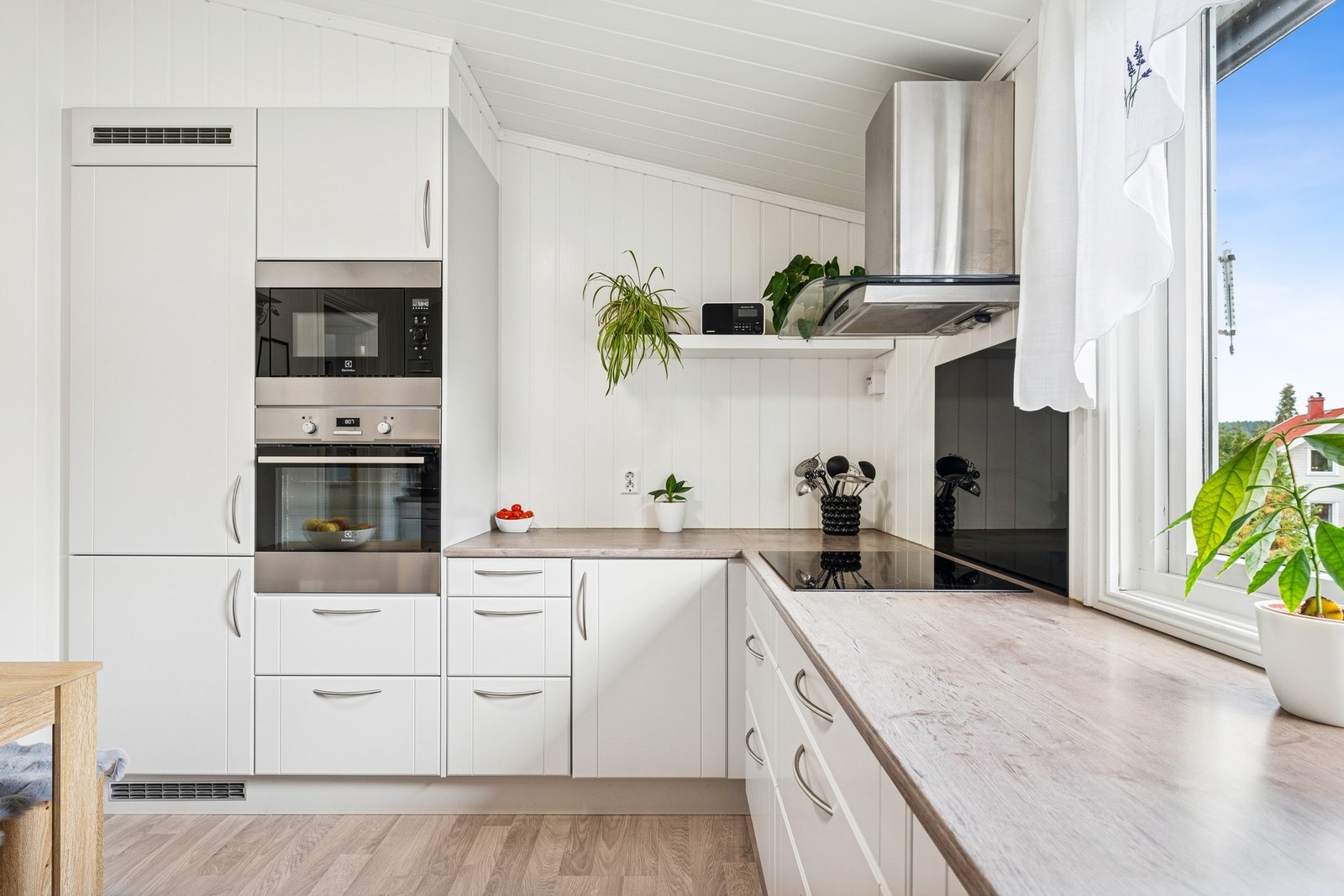 Innbydende og moderne halvpart av vertikaldelt tomannsbolig med solrik beliggenhet i et rolig og attraktivt boligområde på Geithus Galleribilde