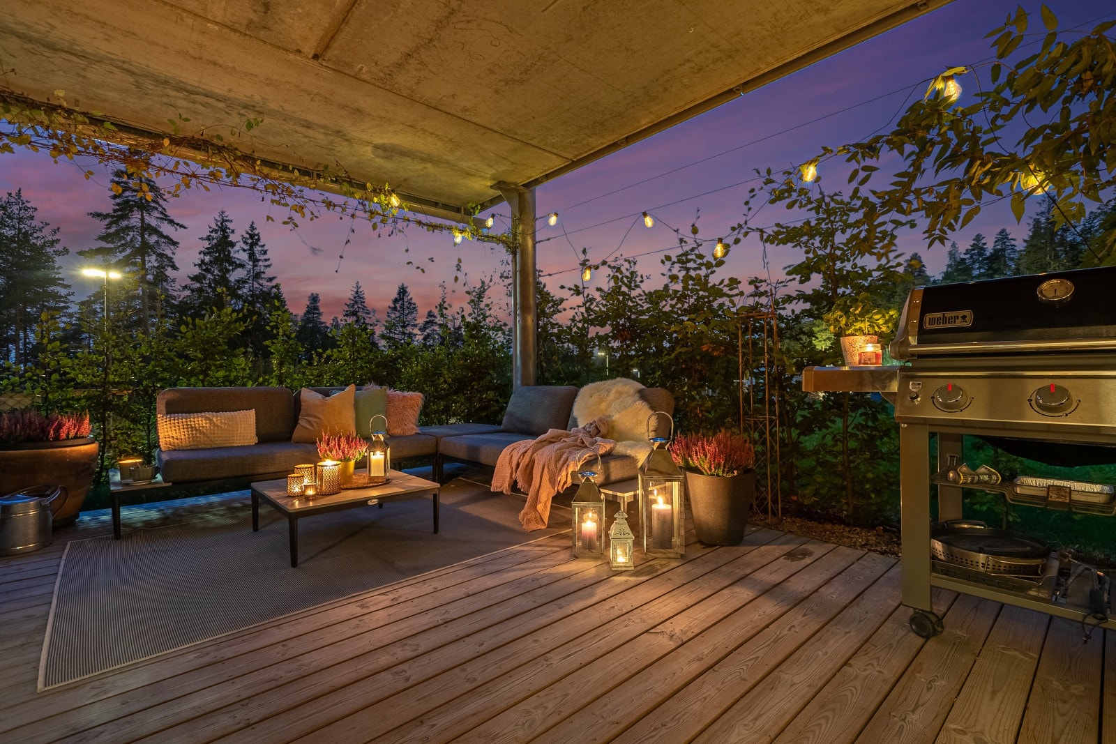 Leiligheten har to flotte uteplasser som gjør at man enkelt kan nyte finværsdager utendørs. Galleribilde