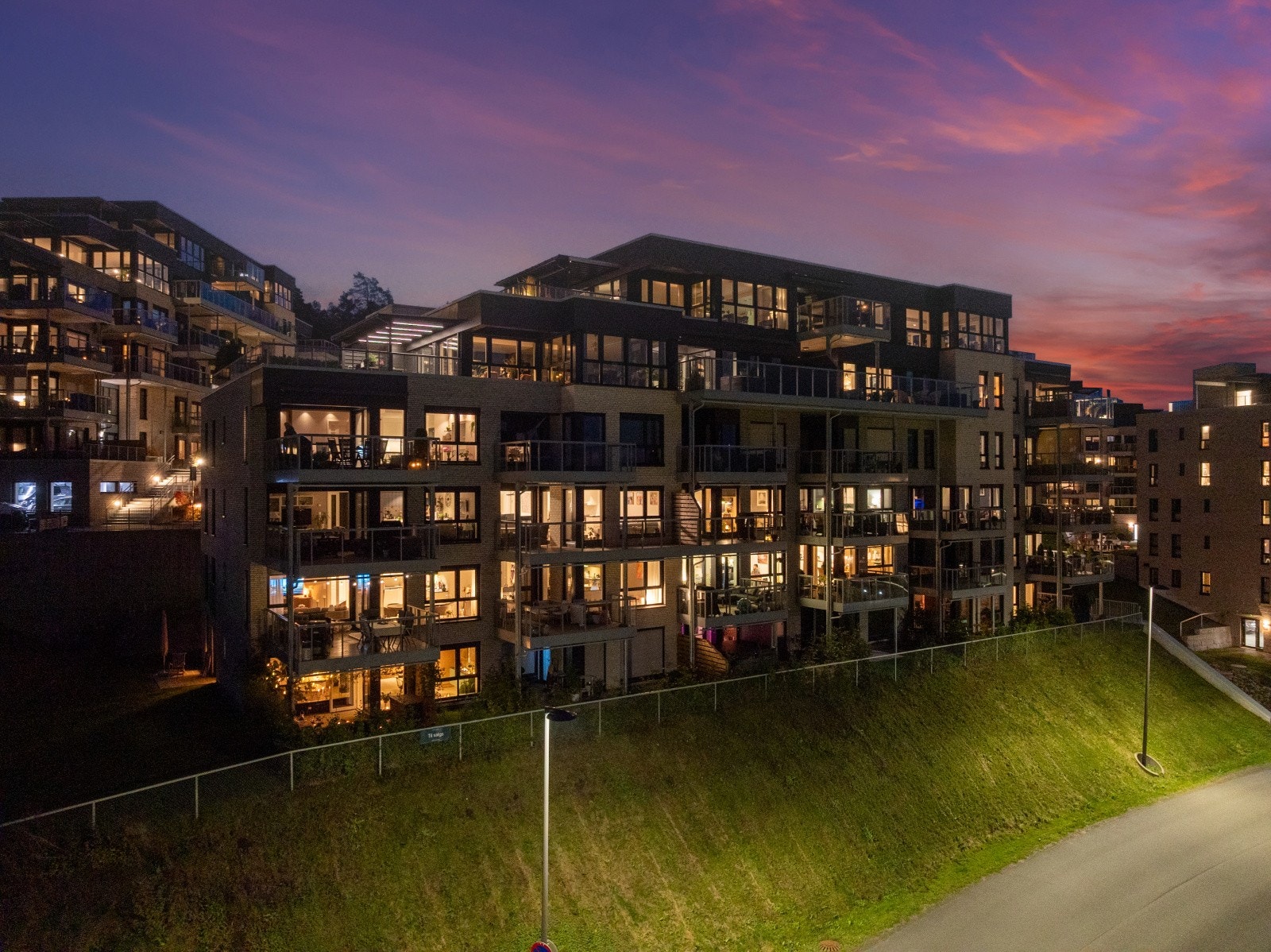 Nabolaget skiller seg ut som et fredelig og naturnært alternativ på toppen av Fjellhamar, samtidig som det er nærhet til det aller meste. Galleribilde