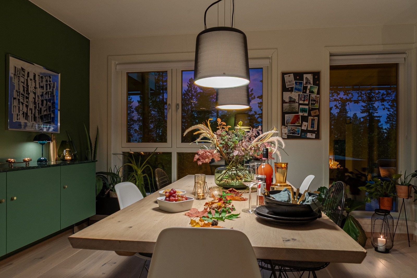 Åpen og luftig spisestue, perfekt til både hverdager og fest. Galleribilde