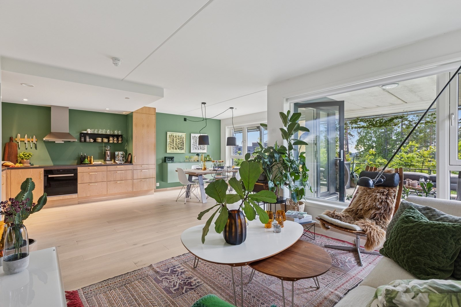 Leiligheten holder en gjennomgående god standard og er påkostet siden byggeår. Galleribilde