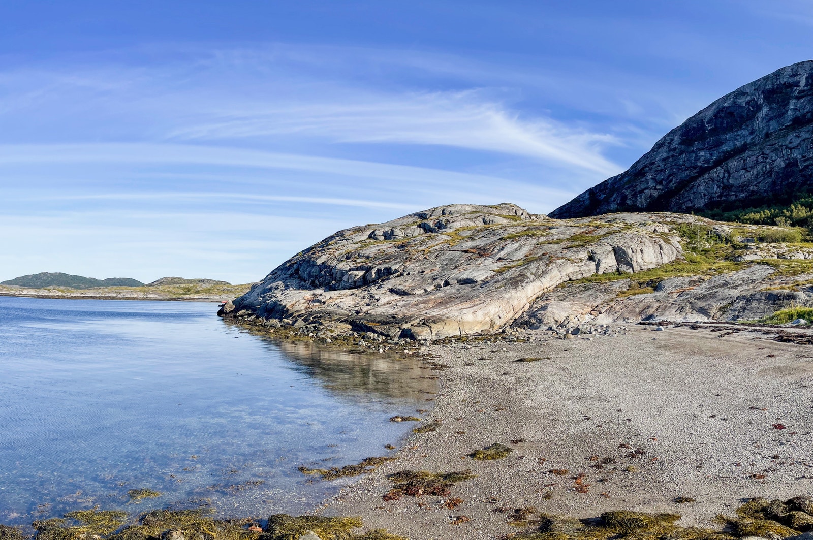 En av flere strender ved Sørplassen på Havsteins vestre del Galleribilde