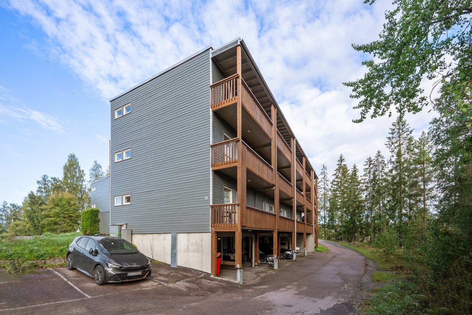 Her bor man kort vei fra sentrum, og i et rolig fint nabolag. Galleribilde