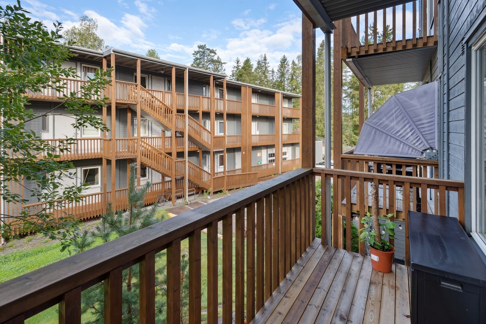 Fra stuen er det utgang til en vestvendt balkong på ca. 5 m². Galleribilde