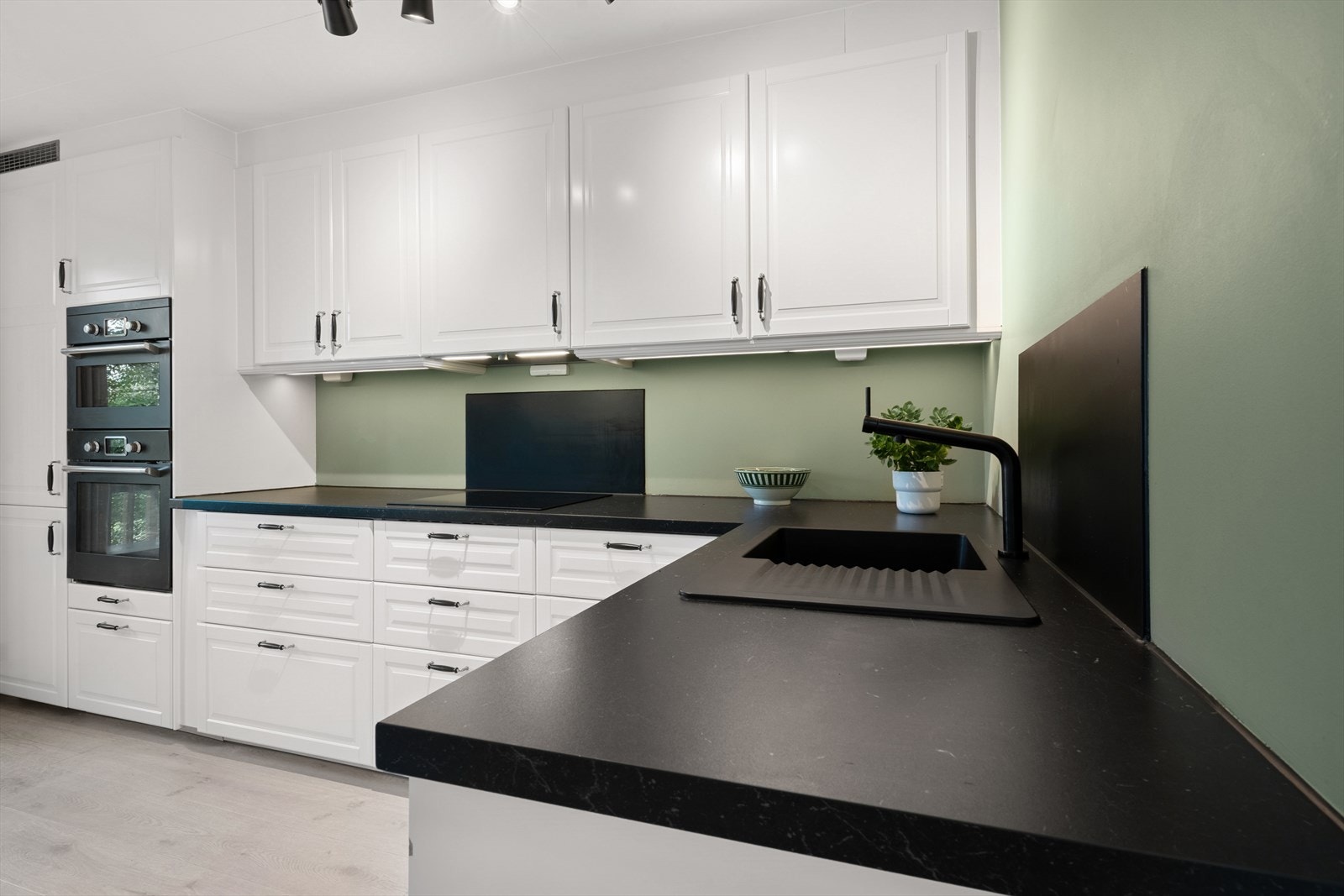 I forbindelse med montering ble det utført nytt elektrisk arbeid med nye kurser (Elkraft Elektro AS, 2024). Galleribilde