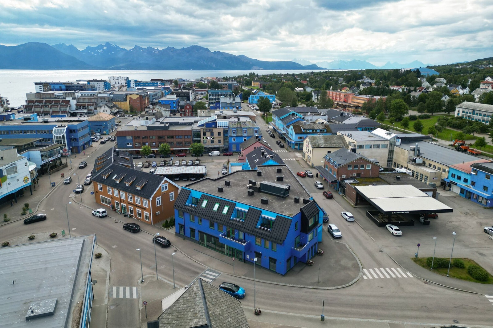 Her bor du enkelt til og meget sentralt i Sortland sentrum, med kort vei til de fleste fasiliteter. Galleribilde