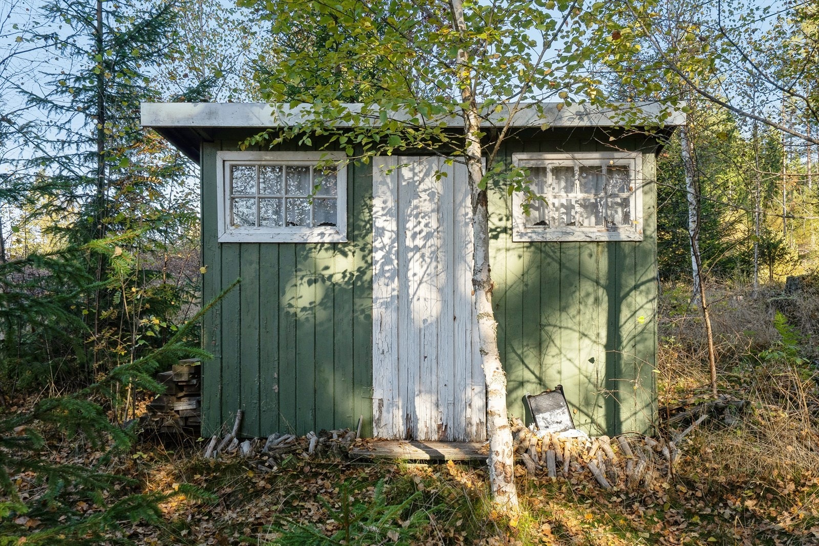 På eiendommen er også et lite uthus. Galleribilde